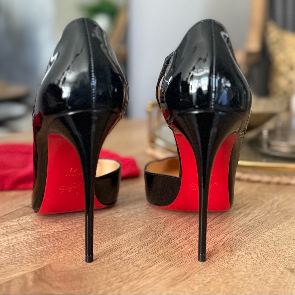 SOLD CHRISTIAN LOUBOUTIN Elegant Black Stiletto Heels - Picture 5 of 16